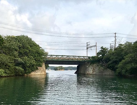 大型船では通れないコースを堪能！